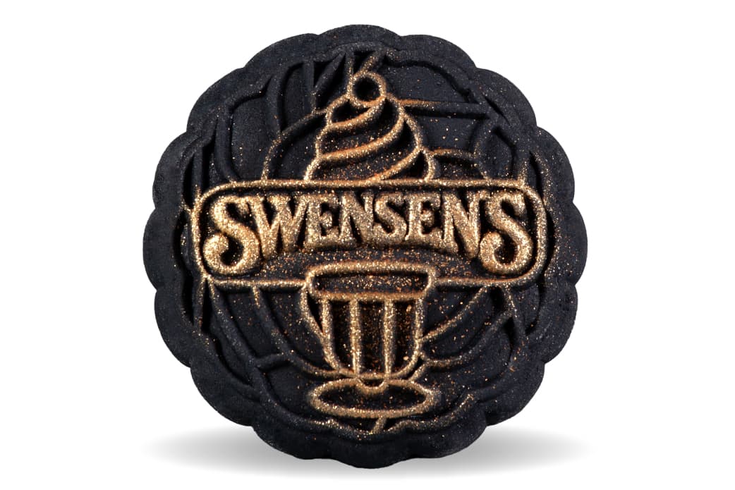 Mao Shan Wang ice cream mooncake with black mochi-snowskin and gold Swensen’s decoration.